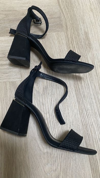 Buty Bershka r 37 czarne na koturnie / grubym obcasie