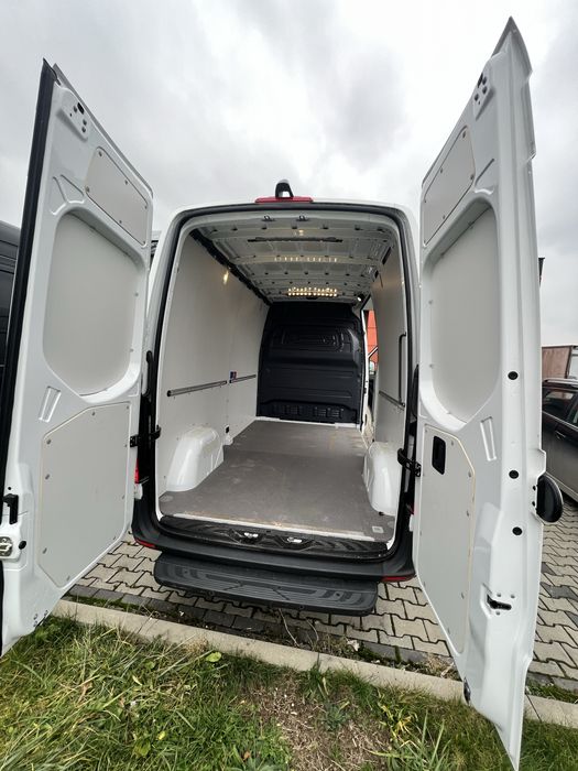 Zabudowa fabryczna Mercedes Sprinter L2H2 – sklejki, nadkola, listwy..