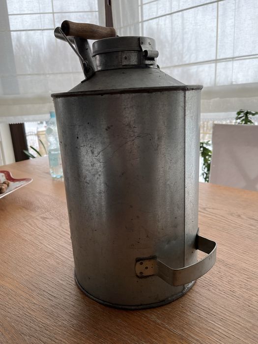 Olejarka o pojemności 10 litrów metalowa