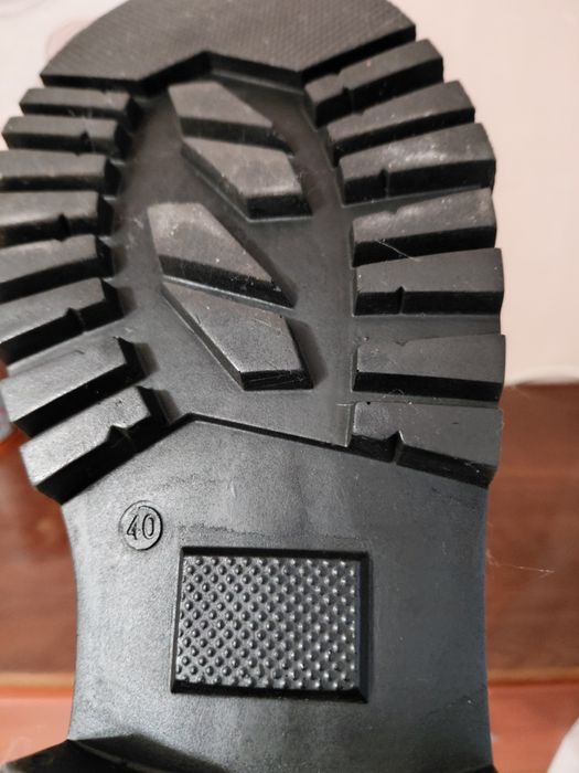 Продам ботинки уживані