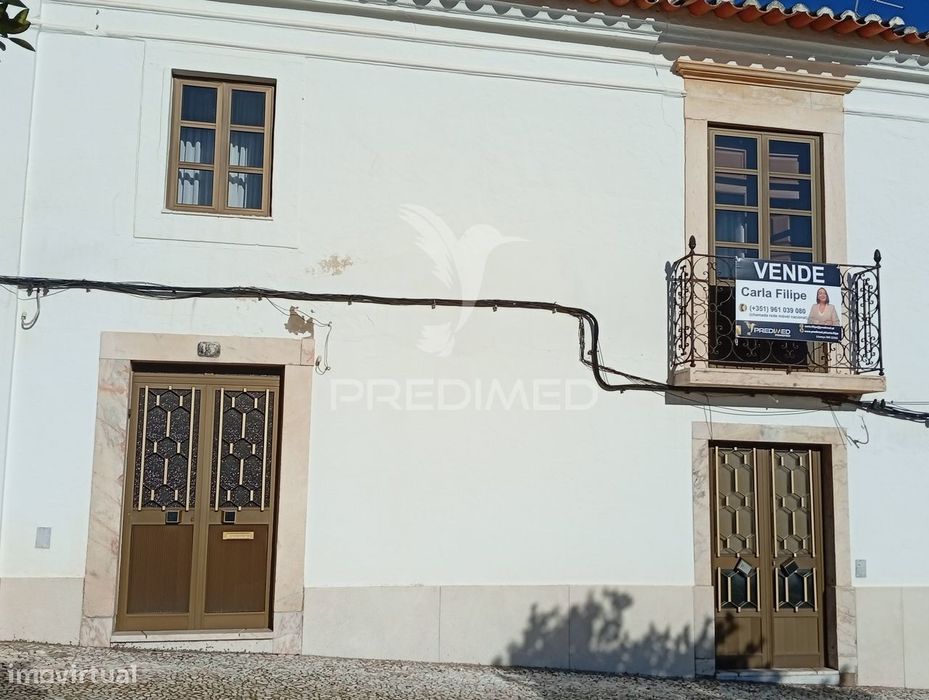 Moradia Rc E 1º Andar Com Quintal — Nossa Senhora Da Conceição E São Bartolomeu, Évora