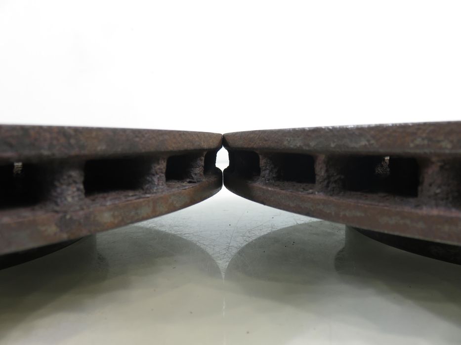 Tarcze Hamulcowe Przód Ford Focus Mk3 III 1.5 Tdci