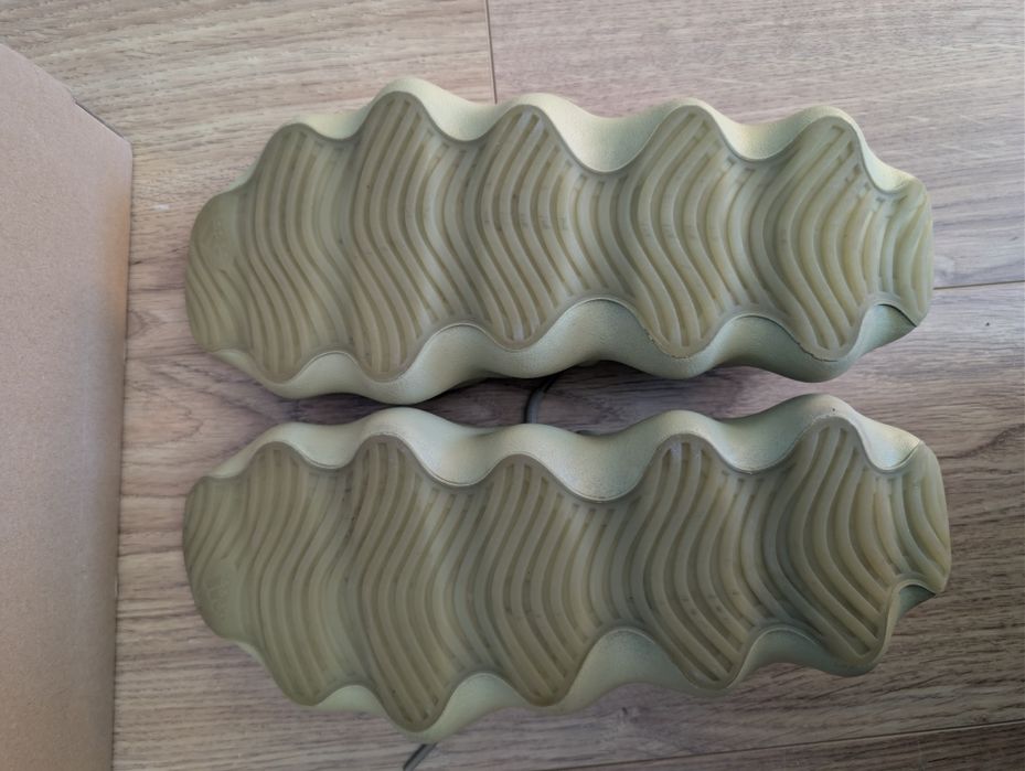 Yeezy 450 resin 44