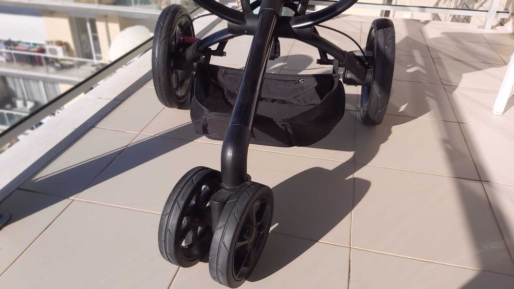 QUINNY Moodd with Carrycot64873988302723123
