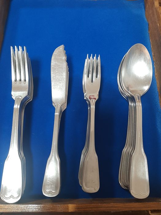 Faqueiro marca Miguel Guimarães, em aço inox 18-10, com 170 peças