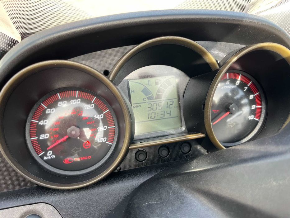 Kymco Downtown 300i - Ano 2012 - Apenas 31.000km