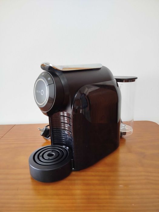 Máquina de café Delta Q semi nova