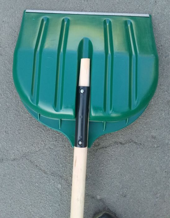 Лопата снегоуборочная Свiтязь