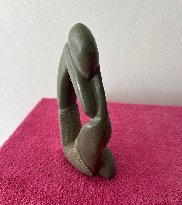 Estatueta em pedra polida (abstrata)