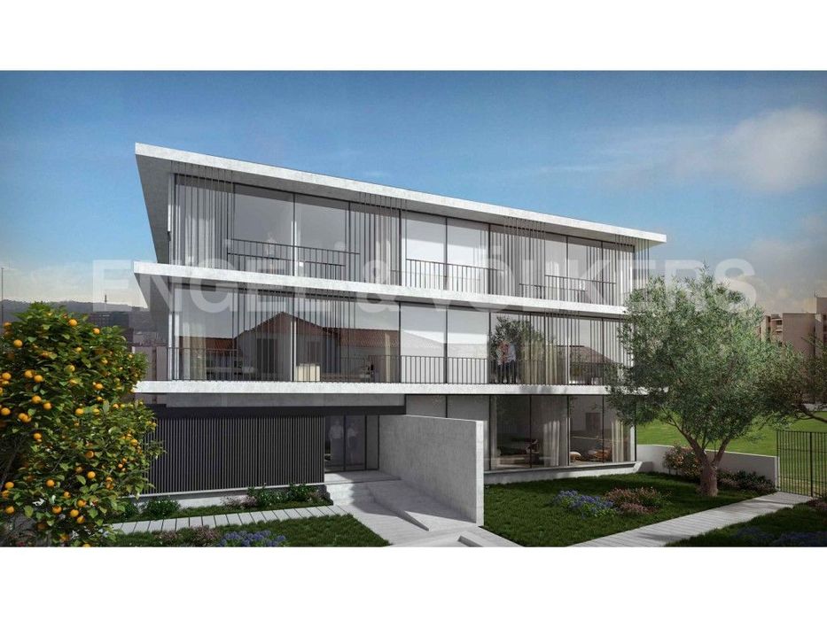 Terreno com prédios para Reabilitação e Projeto Aprovado