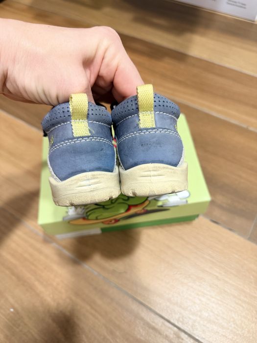 Дитячі шкіряні босоніжки Ecco 25 р