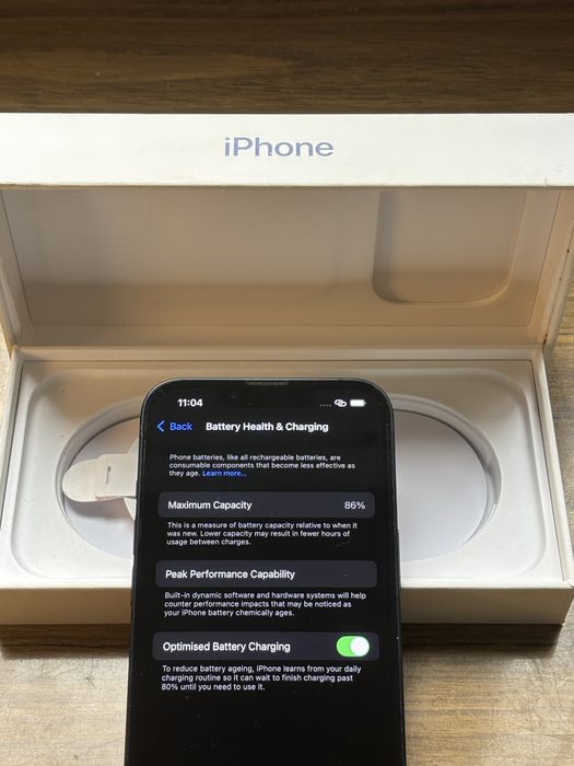Iphone 13: bateria em excelente estado, capa e carregadores incluídos