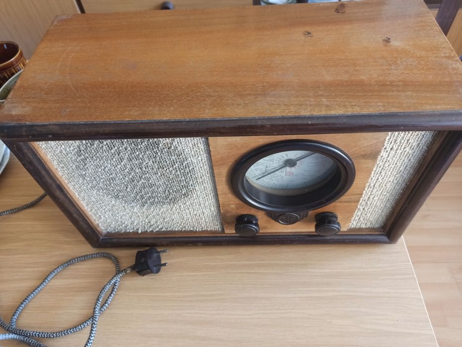 PRL Stary radioodbiornik lampowy Typ RSZ-48