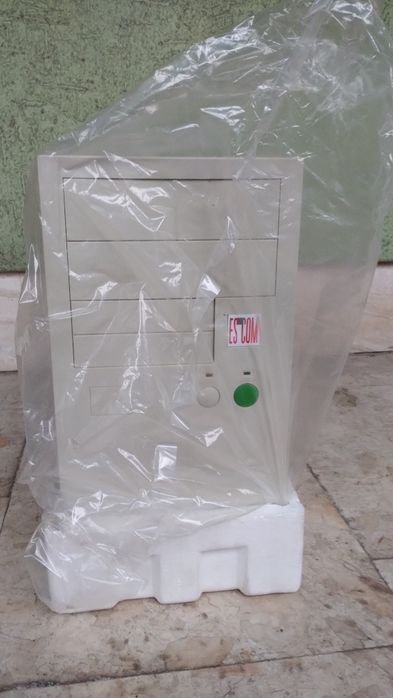 Nowa obudowa komputera Escom