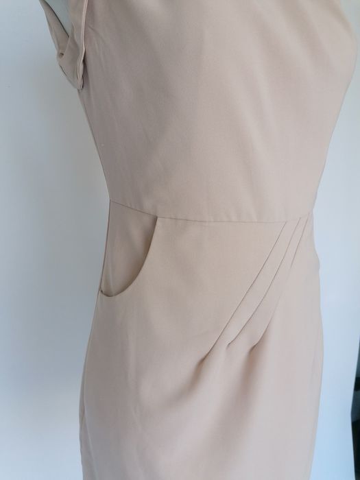 Beżowa krótka dopasowana elegancka sukienka koktailowa Lucy & Co 38 M