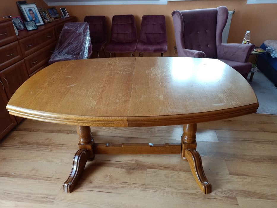 Stół dębowy rozkładany i sześć krzeseł