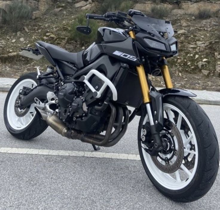 Mota Yamaha MT 09