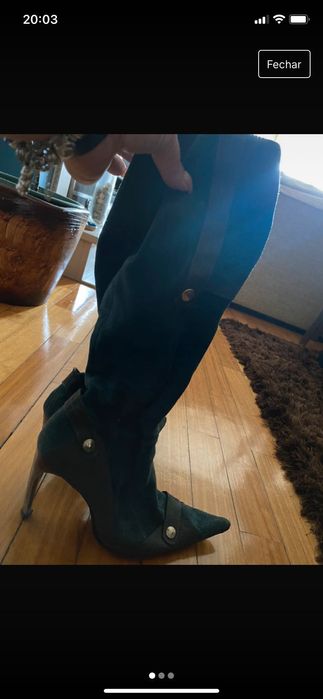 Botas de cano alto em camurça azul pretóleo