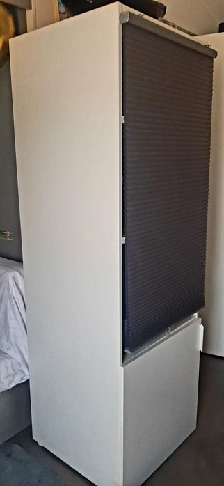Móvel de arrumação com estore — 130€