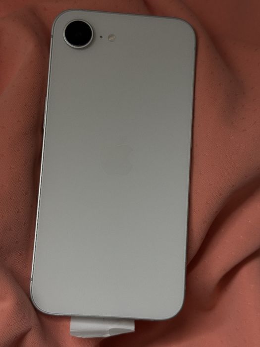 iPhone 16e white 128 gb