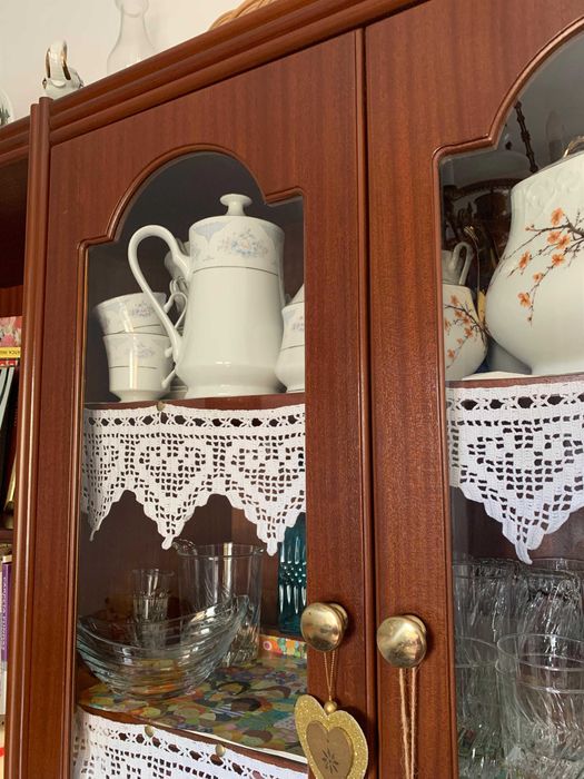 Estante com cristaleira de sala