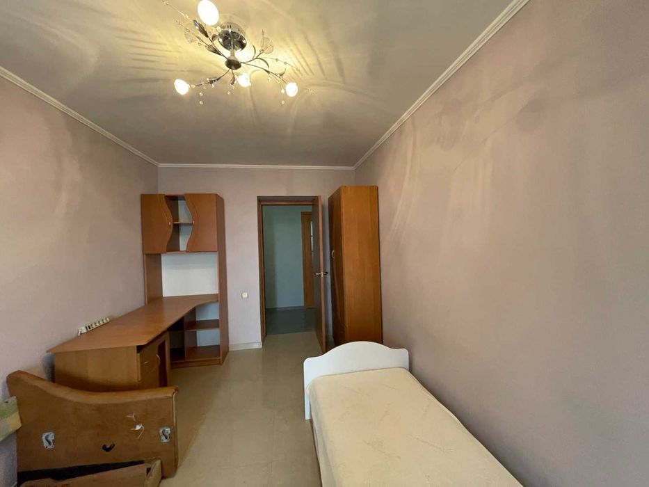 Продаю четырехкомнатную квартиру на Космонавтов. Евроремонт!