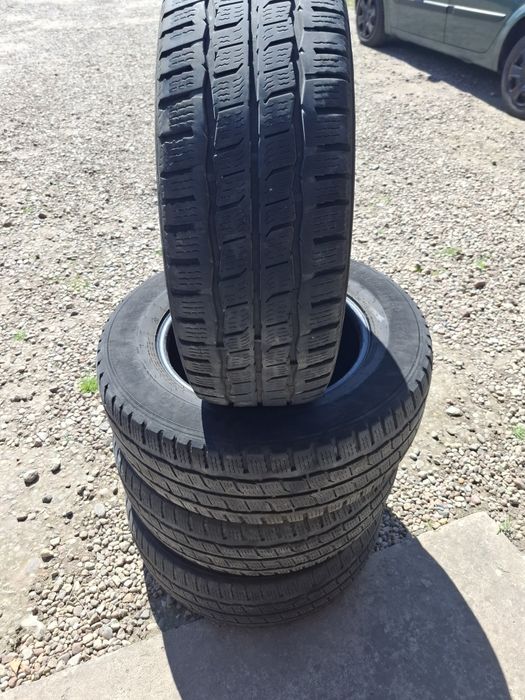 225/65r16C  kumho
