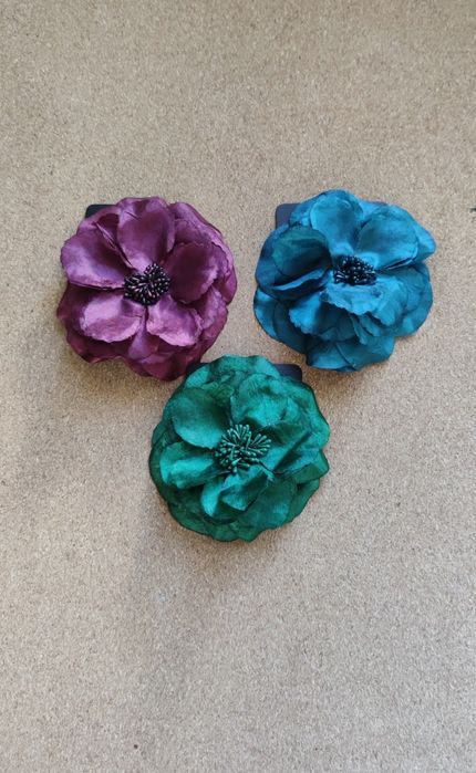 Zestaw 3 x broszki lub wsuwki ozdoby do włosów kwiaty Primark Opia