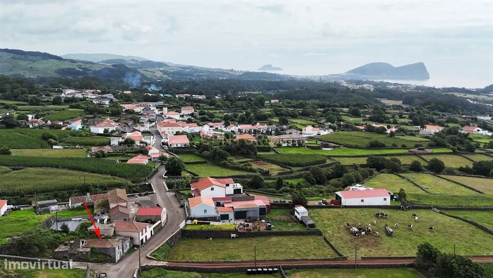 Casa para Recuperar com Vista Mar em São Bartolomeu de Regatos