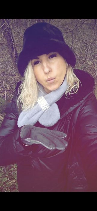 Czarny płaszcz pikowany 42