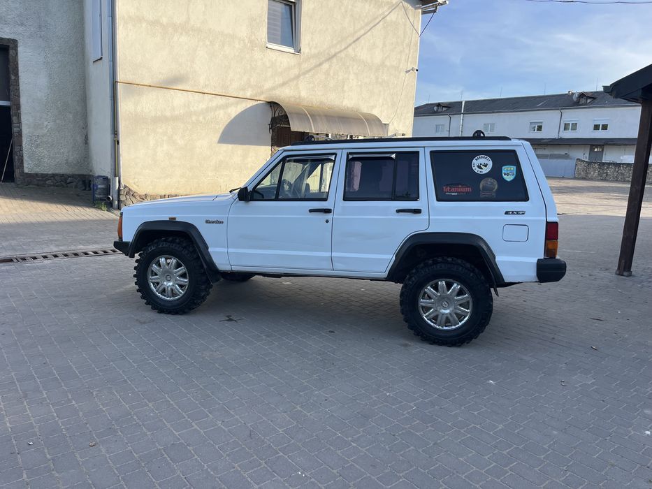 Jeep Cherokee 2,5 газ/бенз