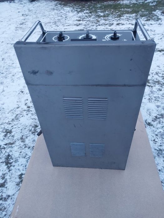 Prostownik/urządzenie rozruchowe.