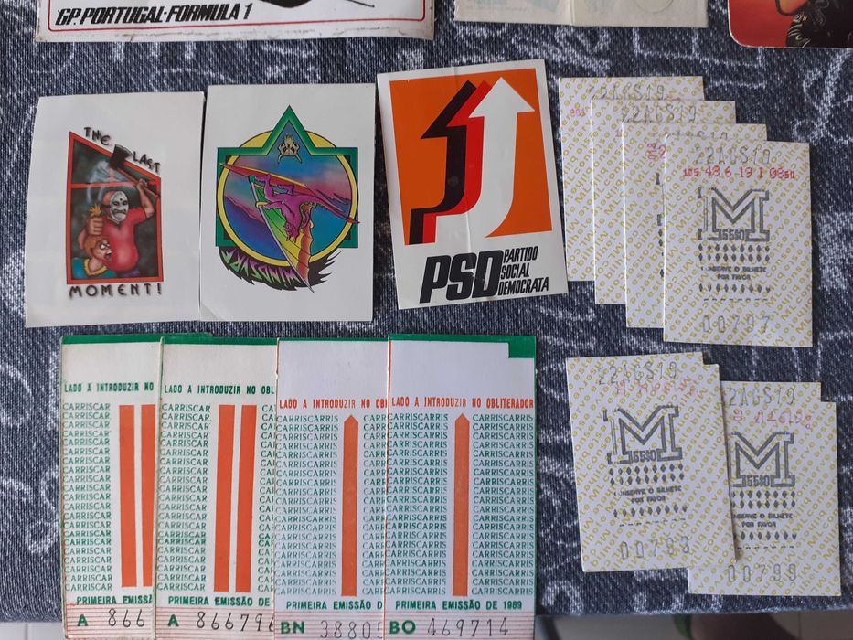 Merchandise e bilhetes antigos