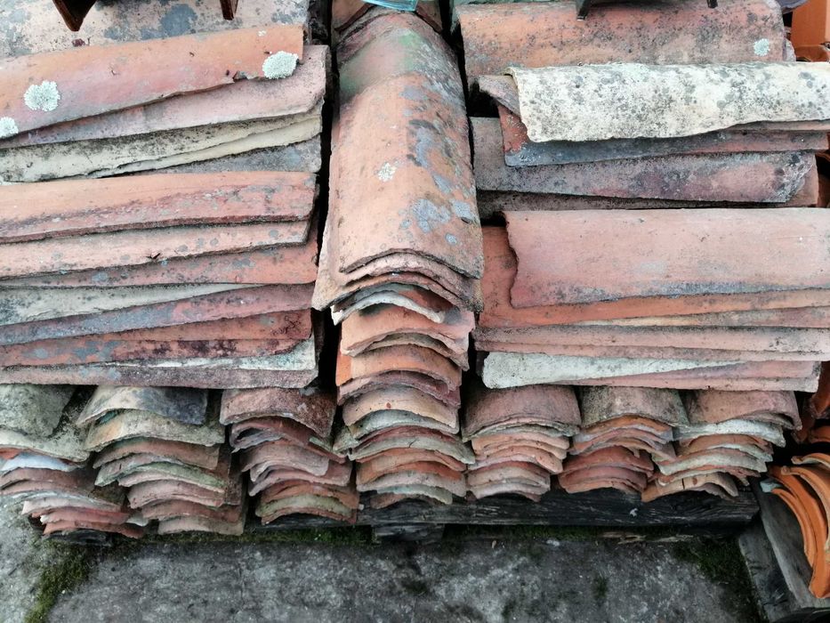 Telha de canudo muito antiga