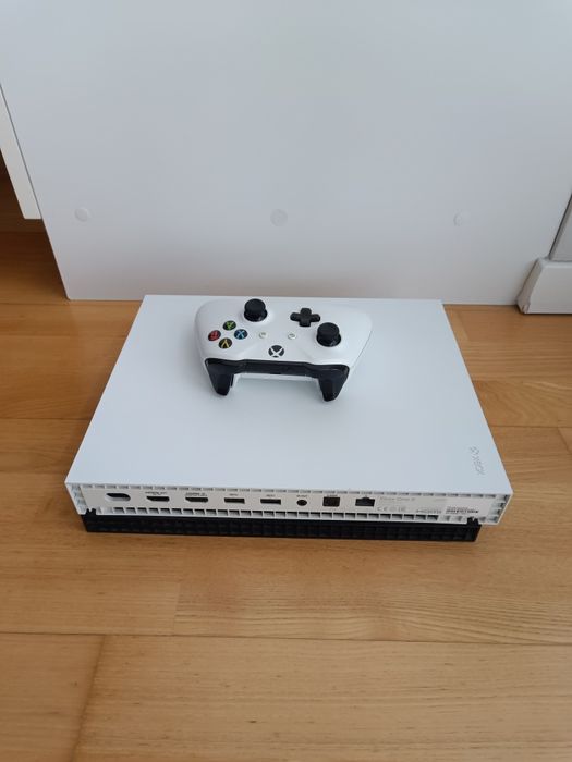 Xbox one X 1T sprawny 65 gier wgranych