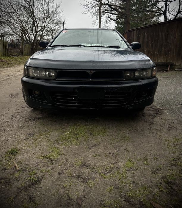 Машина міцубісі налант 8