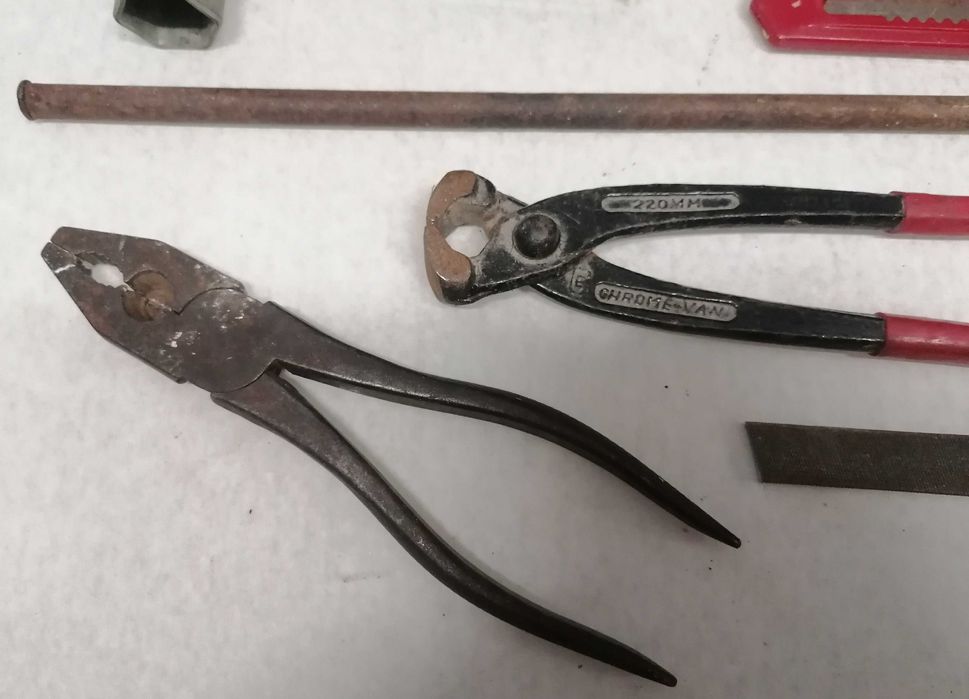 Alicate, turquês, fita métrica e outros, tudo por 5€