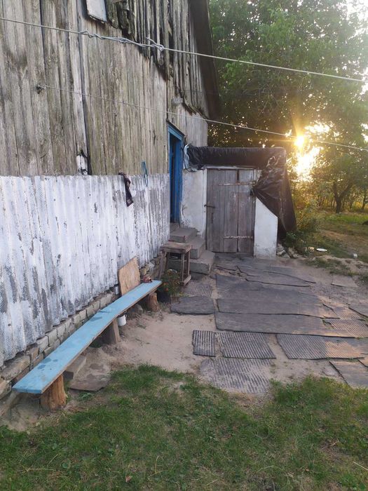 Земельна ділянка зі старим будинком без перебоїв в електропостачанні