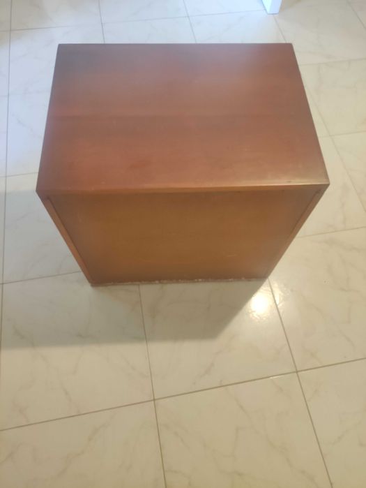 Mesa cabeceira em cerejeira