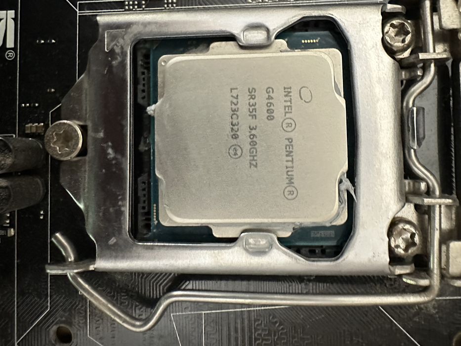 Процесор Intel Pentium G4600