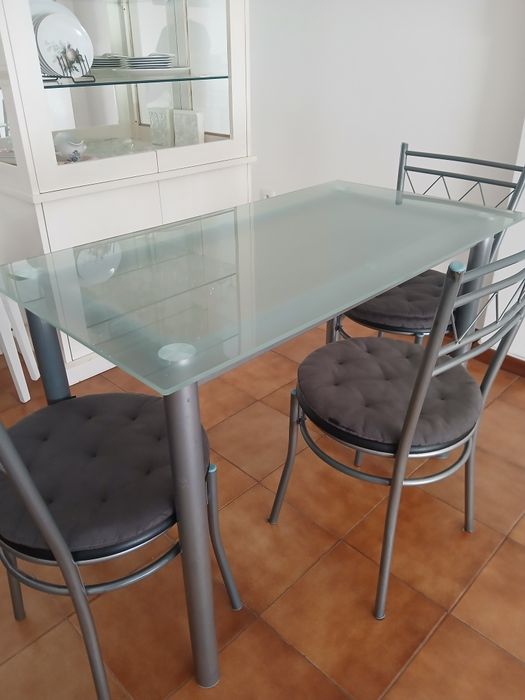 Mesa com cadeiras