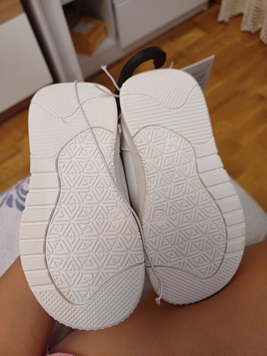 Кросівки, весна-осінь