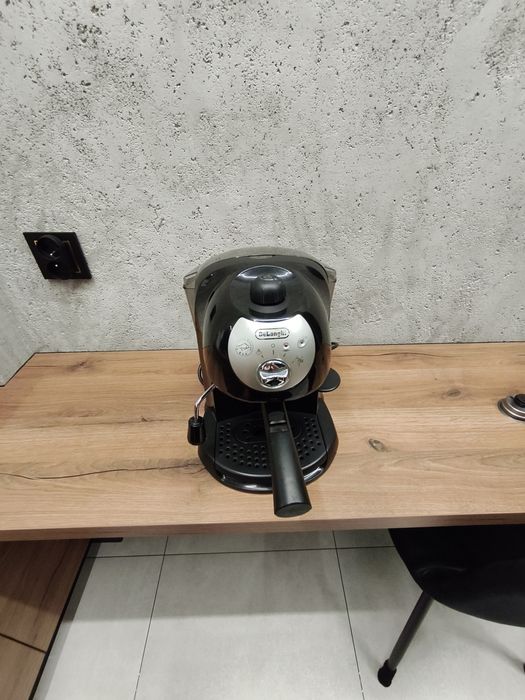 Ekspres ciśnieniowy De’Longhi EC200CD.B