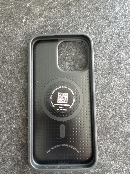 Iphone 15 pro max capa walnut wood