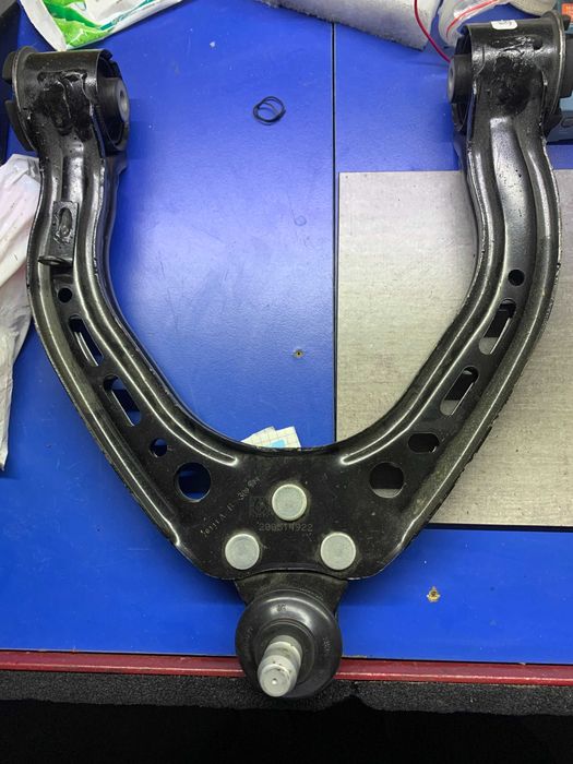 Рычаг передней подвески (подкова) Tesla Model S верхний правый
