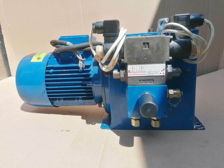 Pompa hydrauliczna z silnikiem i tłokiem