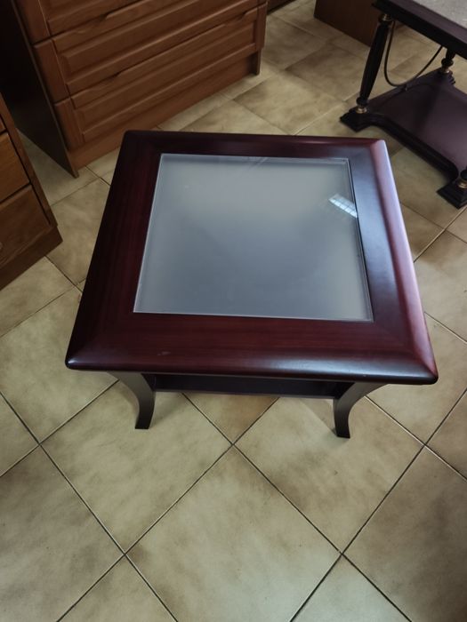 Mesa de centro, monge e vidro.