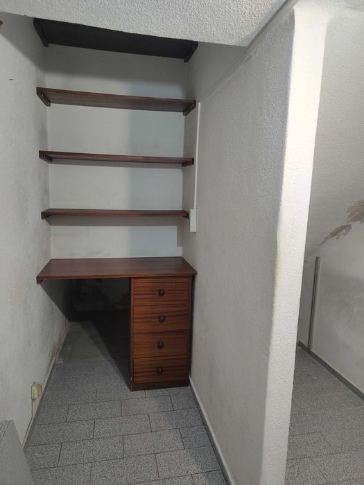 Arrenda- se Loja . No centro histórico de Évora