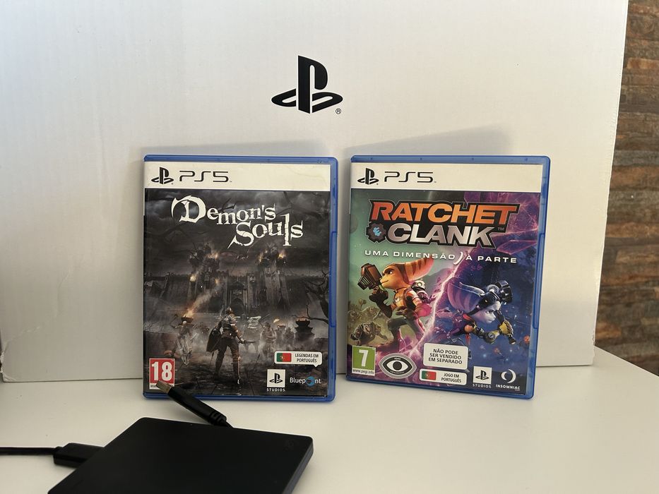 PlayStation 5 1TB + 2 Comandos + 2 Jogos