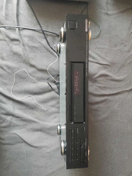 Tuner cyfrowy / KENWOOD model KT-1020L AM/FM Stereo Quartz Synthesizer Tuner